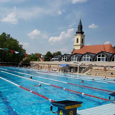 Hunguest Hotel Дьюла Экстерьер фото